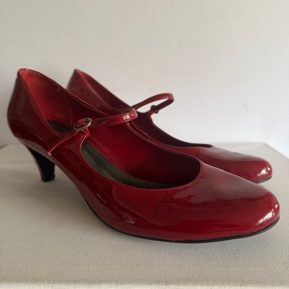 Nine West Fayther Red Patent Leather Mary Jane Heels Women's Sz 9 - Picture 3 of 11